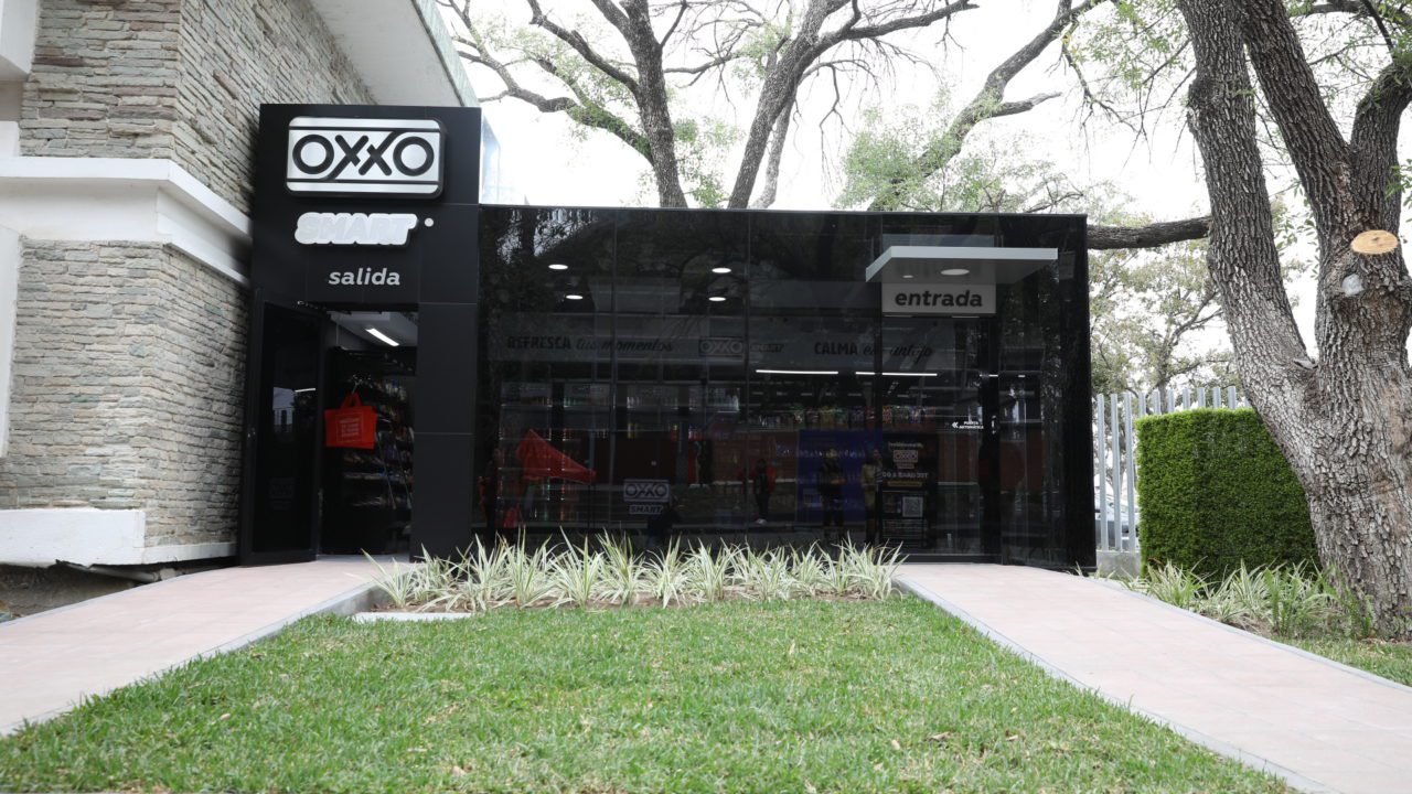 Sin cajas y con inteligencia artificial, Oxxo abre su primera tienda Grab & Go