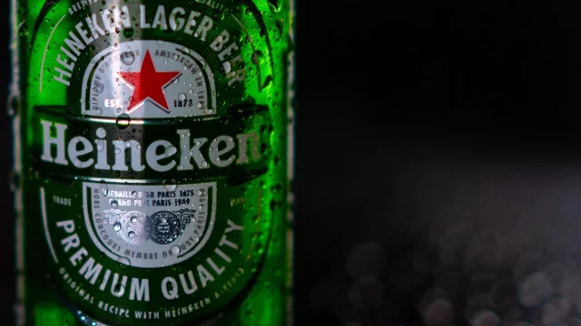 Heineken gastará 1,000 millones de euros en comprar acciones de Femsa