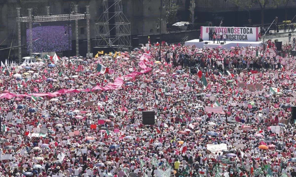 Hubo 90 mil personas en el Zócalo por manifestación a favor del INE: Gobierno de CDMX