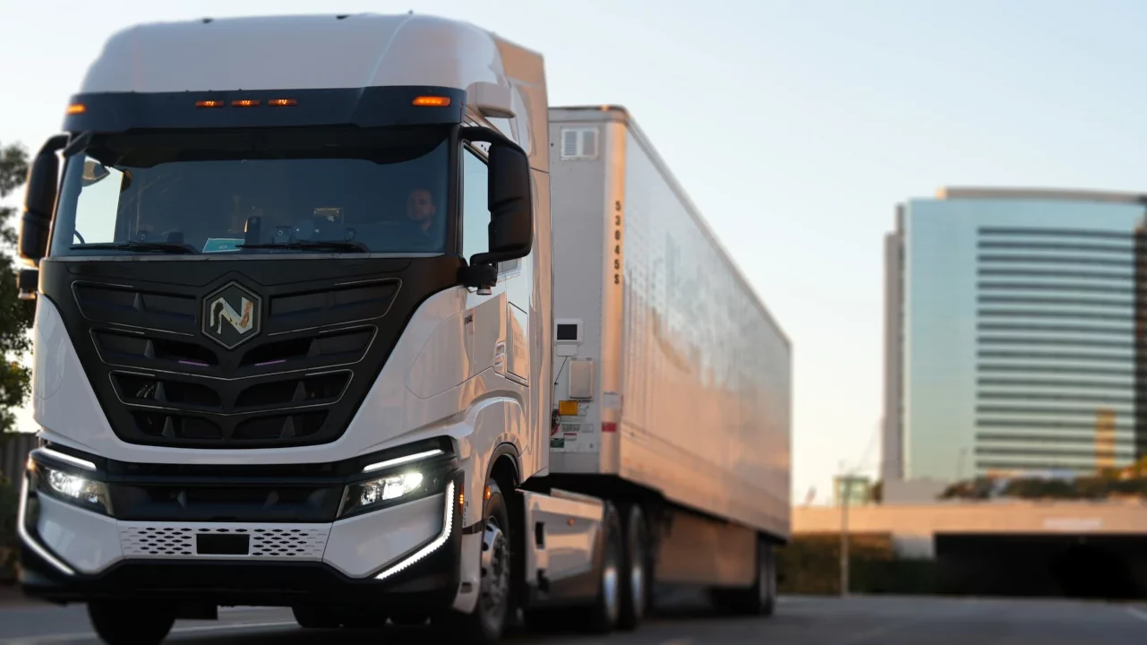Nikola ofrecerá en 2024 camiones con conducción autónoma en autopista