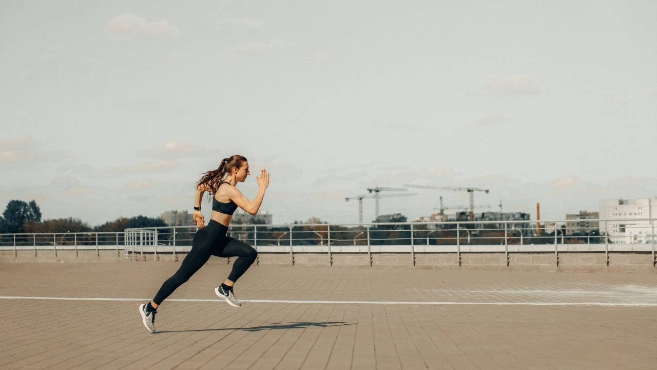 Mujeres tienen mismo beneficio cardiovascular que hombres con la mitad de práctica deportiva