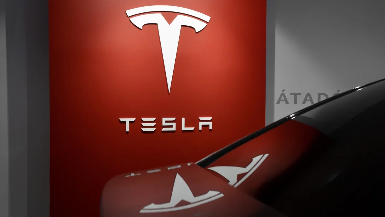 Tesla no cumple con estimaciones de entregas por mejorías en fábricas; producción cae 2.4%