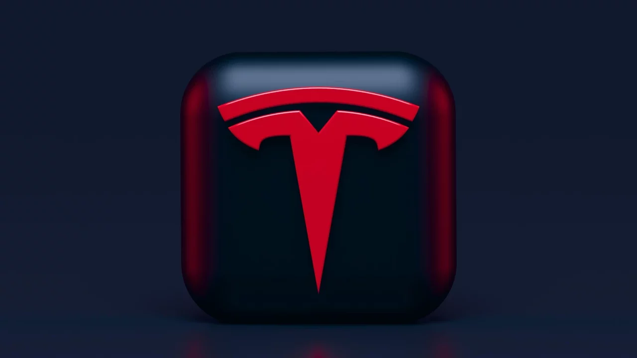 Tesla aprovecha datos de China para impulsar su sistema de conducción autónoma