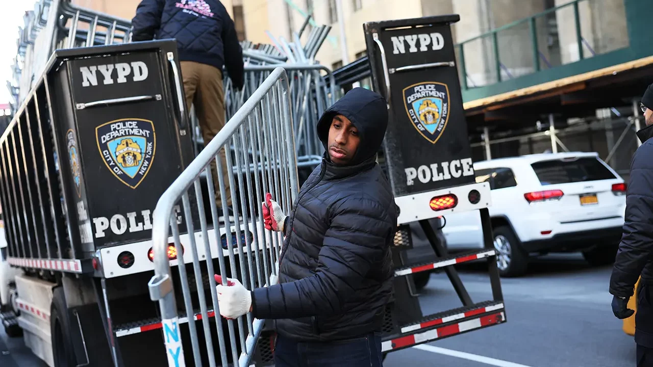 Fotogalería: Nueva York se prepara para posibles protestas si Trump es acusado