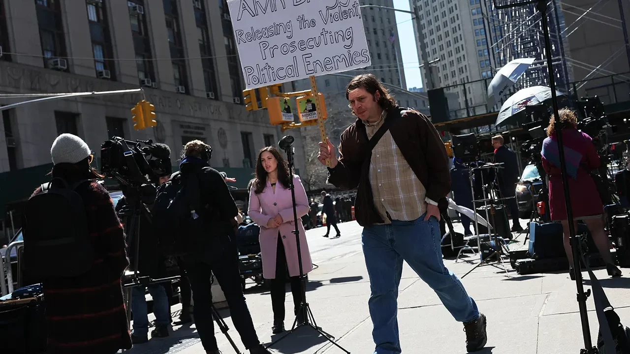 La trama Trump, entre la justicia y el show