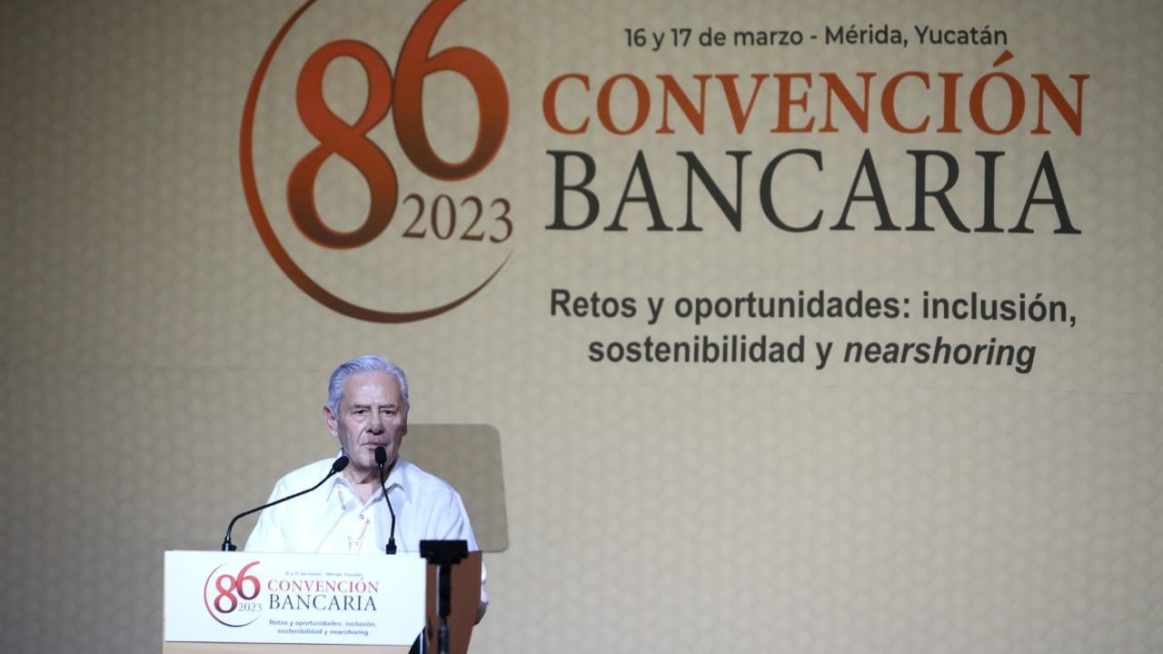 Próximo gobierno debe incrementar la regulación financiera: CNBV
