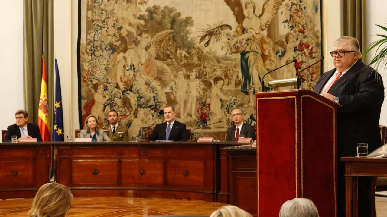 Felipe VI galardona a Agustín Carstens con el Premio de Economía Rey de España