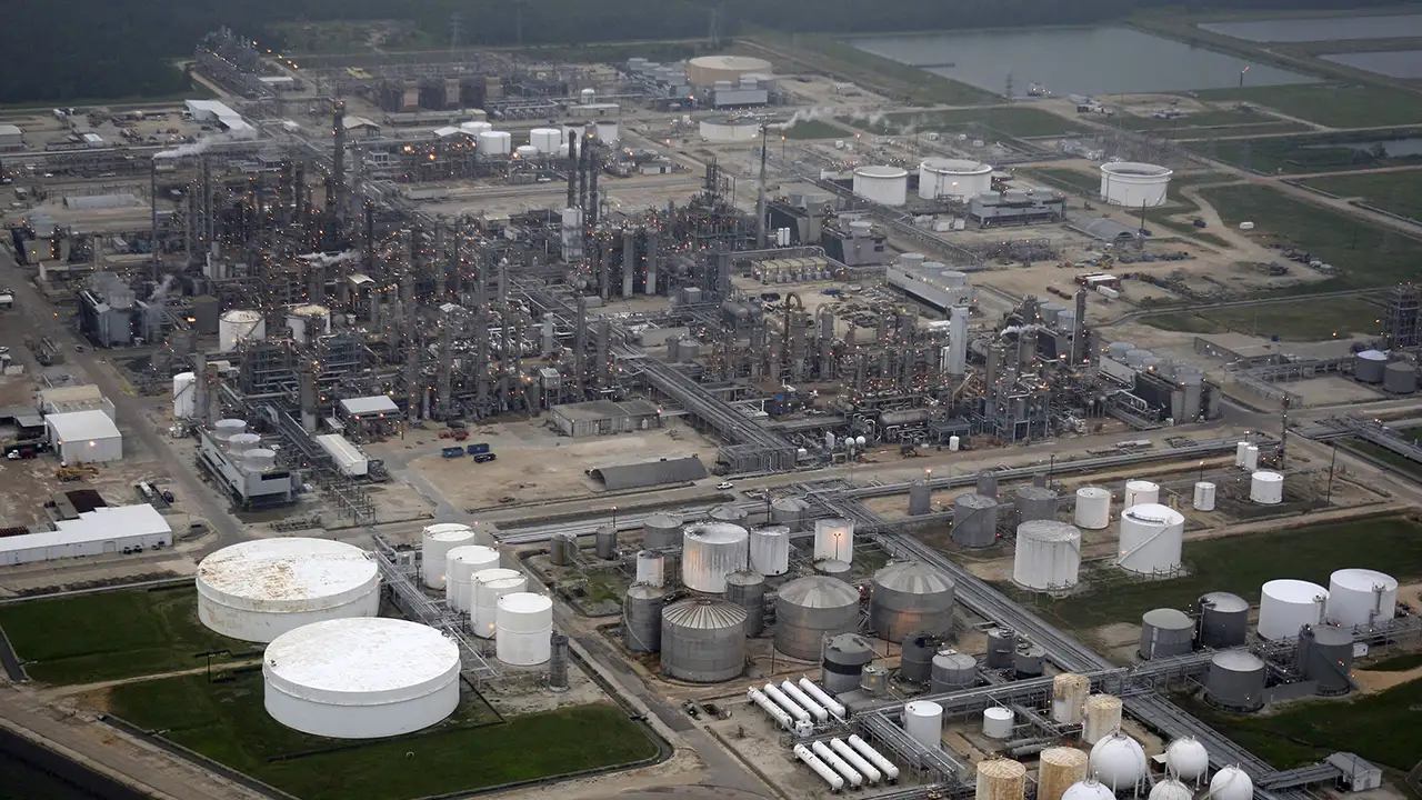 Pemex dice que aún investiga la causa del accidente que dejó dos muertos en refinería Deer Park