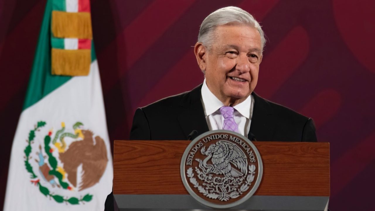AMLO celebra sorteo que eligió a Taddei para encabezar al INE; ‘la gente juzgará a Córdova’