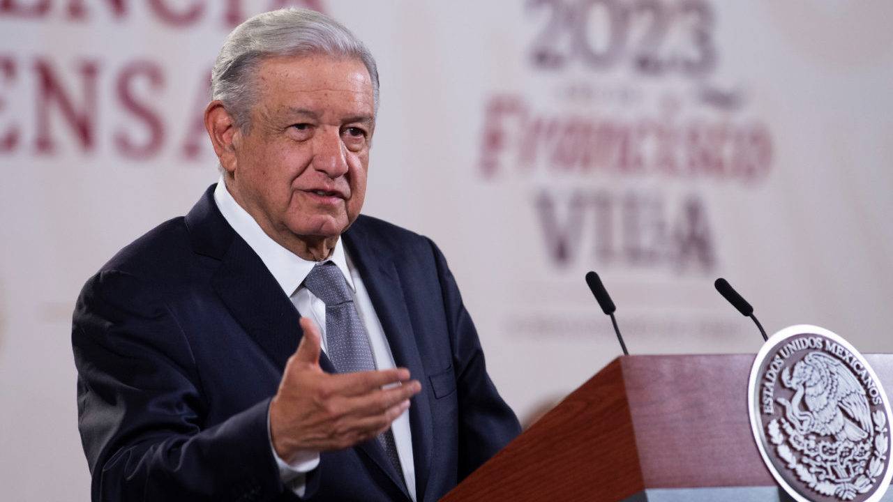 Rechazo a ‘plan B’ electoral es por mantener privilegios de la burocracia dorada: AMLO