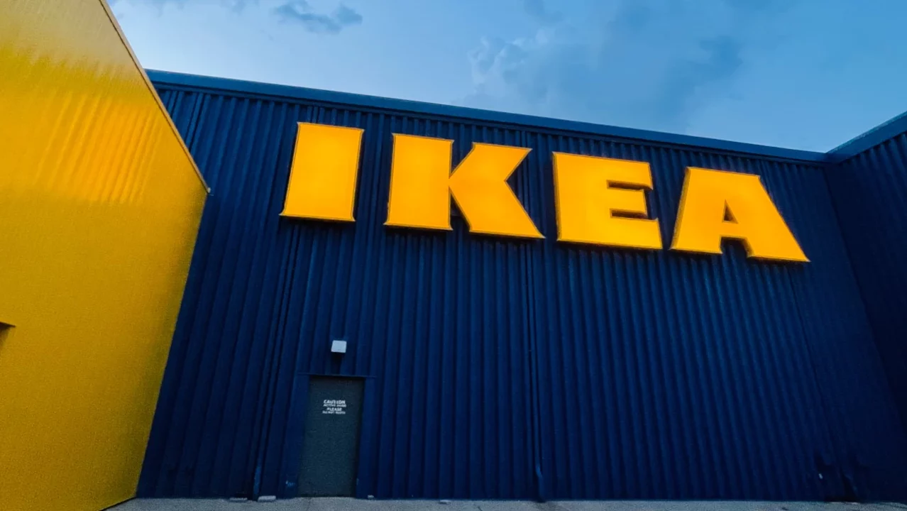 CEO de IKEA anuncia bajas en sus precios a pesar de las disrupciones en el mar Rojo