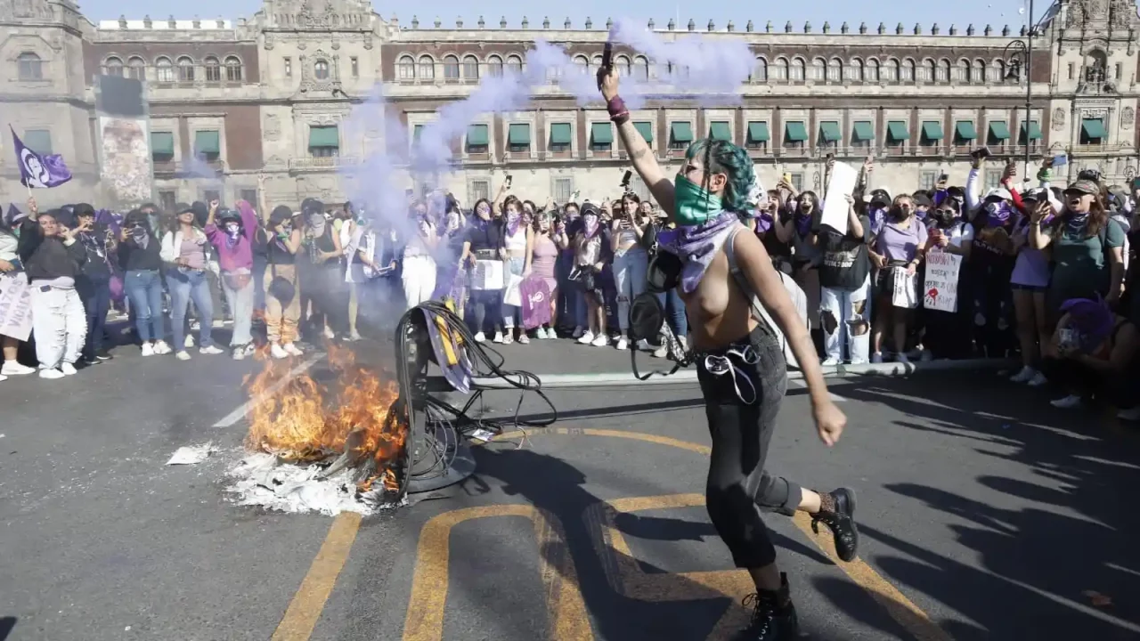 Furia y unión de mujeres inundan las calles de la Ciudad de México