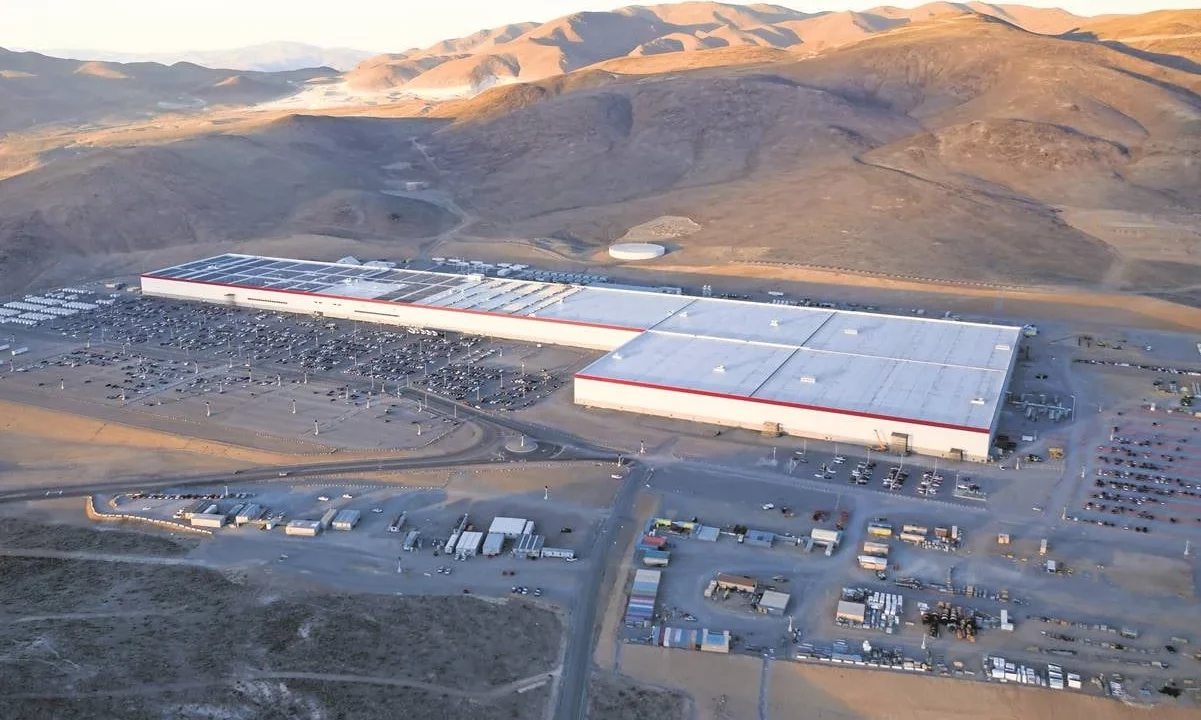 Mexicanos están a favor de la construcción de la planta de Tesla en Nuevo León: encuesta