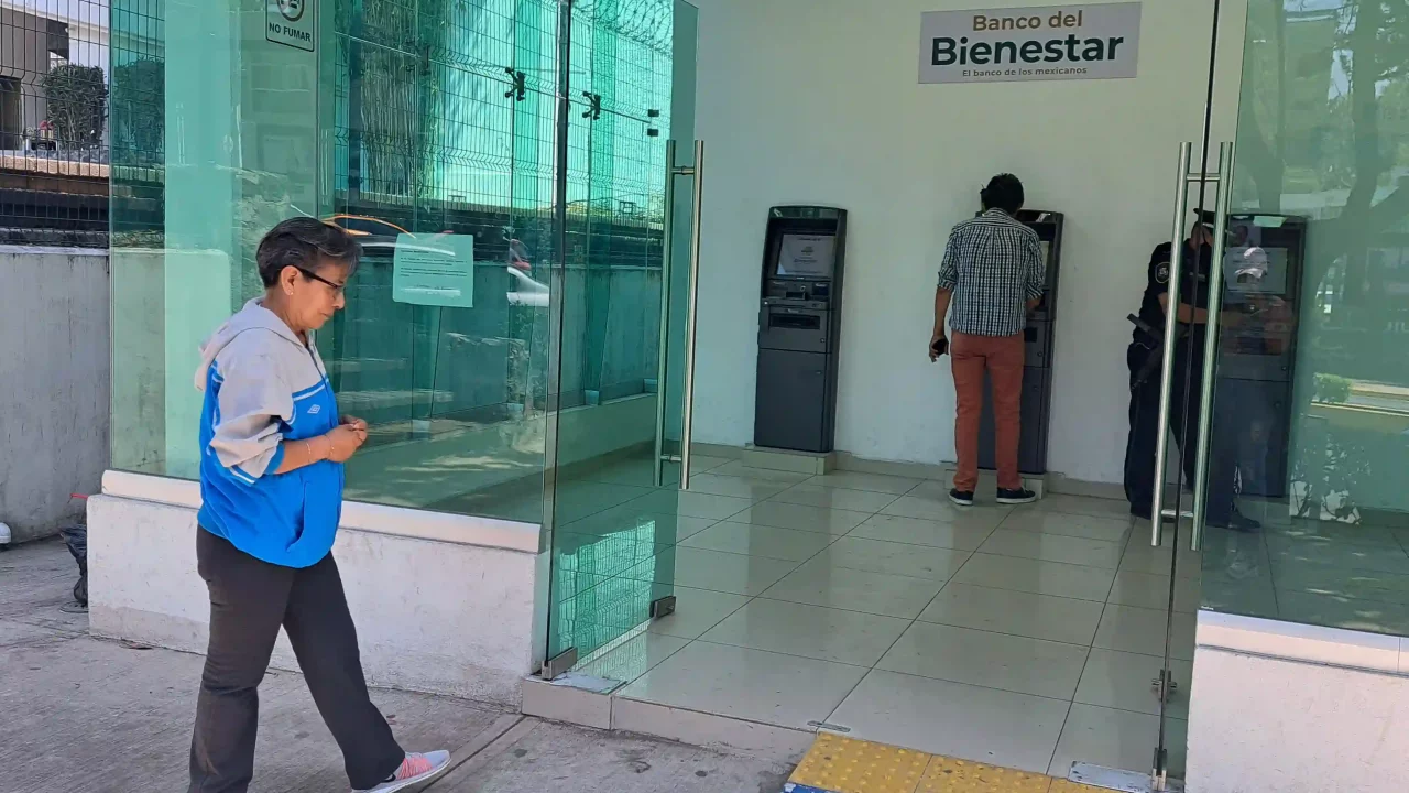 Hacienda presume cajeros del Banco del Bienestar… la gente los padece