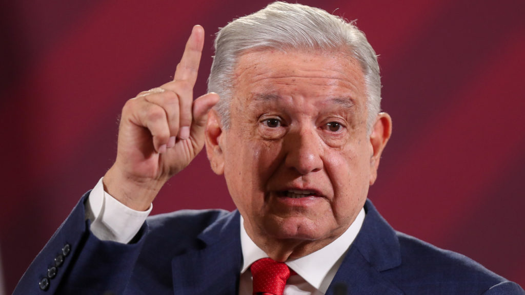 pensiones-AMLO-reforma-maltrato-animal-disculpa-reportaje-petroleo-fentanilo-transición-tersa-poder-Ecuador seguridad Acapulco Ley de Amnistía apagones generación eléctrica El gobernante mexicano se refirió a la manifestación de los estudiantes de Ayotzinapa, quienes el lunes lanzaron petardos al Palacio Nacional fraude electoral-mercados debate Biden Trump reforma judicial reuniones Ayotzinapa reforma EU Canada elección jueces