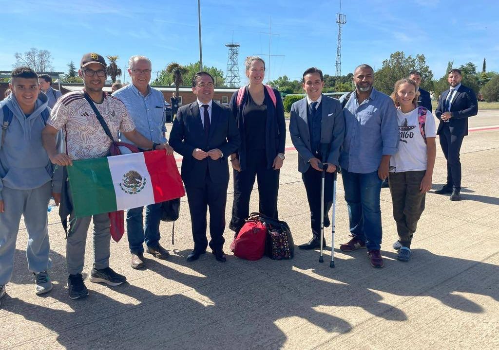 Cinco mexicanos fueron evacuados con éxito de Sudán, reporta SRE