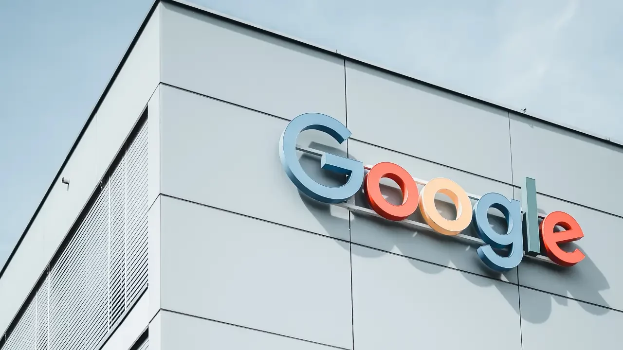 Google redobla sus críticas a Microsoft y advierte monopolio de su rival en la nube