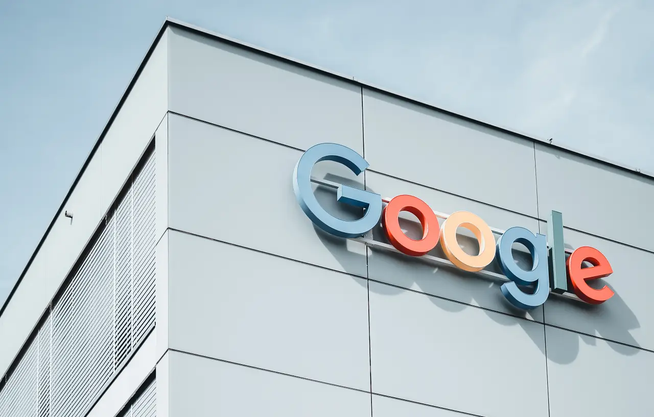 Google redobla sus críticas a Microsoft y advierte monopolio de su rival en la nube