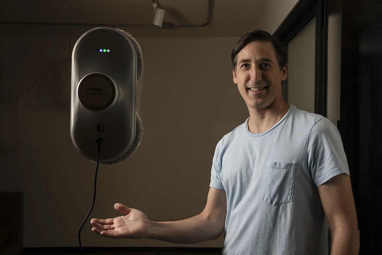 Con robots domésticos de bajo costo, esta startup chilena desafía a los gigantes de la industria