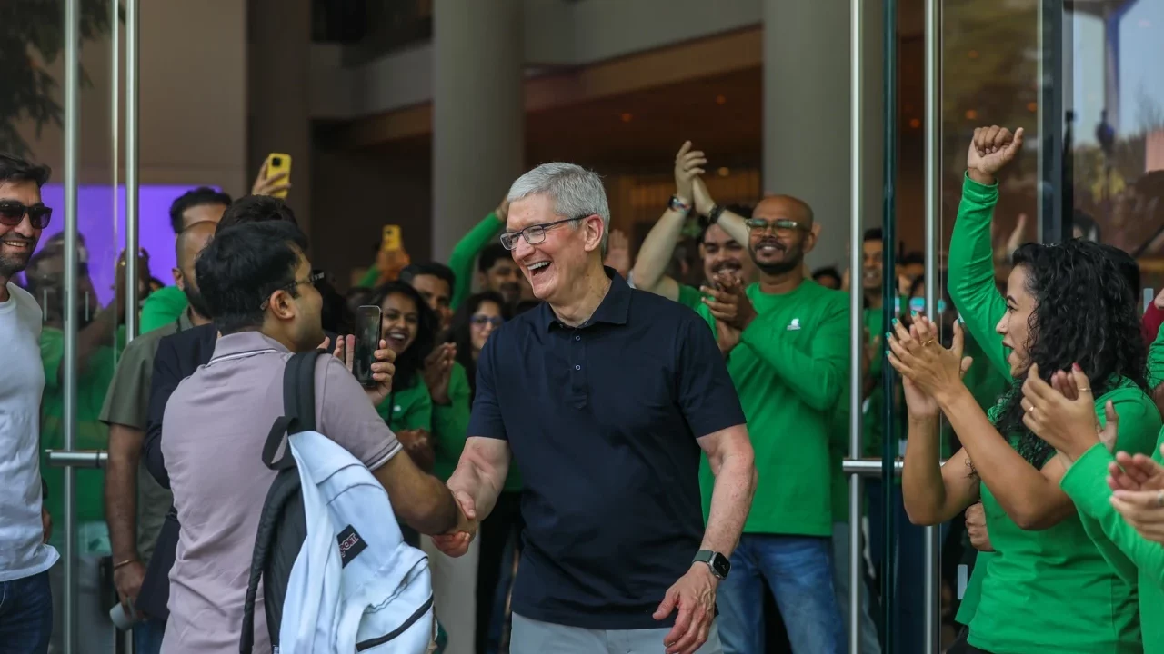 CEO de Apple, Tim Cook, realiza la mayor venta de acciones en 2 años y gana 41 mdd