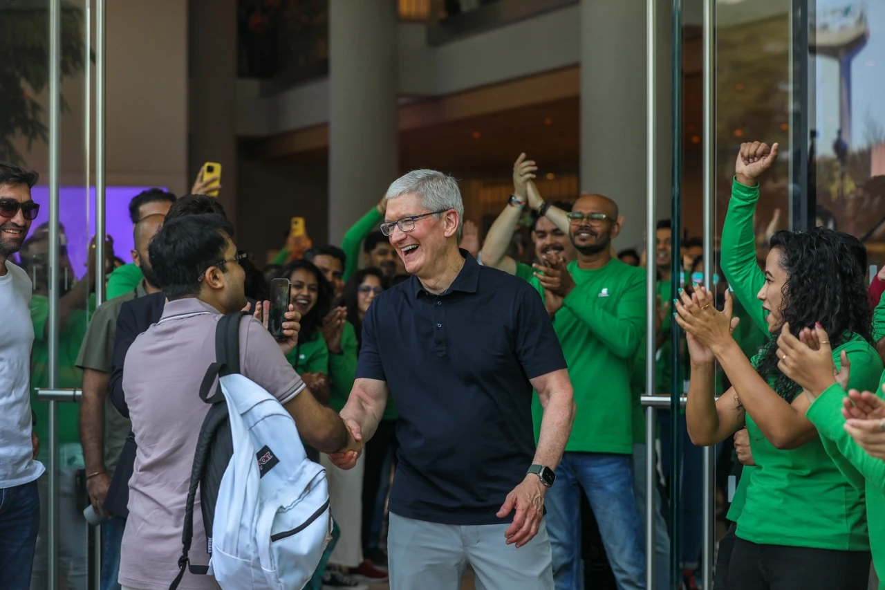CEO de Apple, Tim Cook, realiza la mayor venta de acciones en 2 años y gana 41 mdd