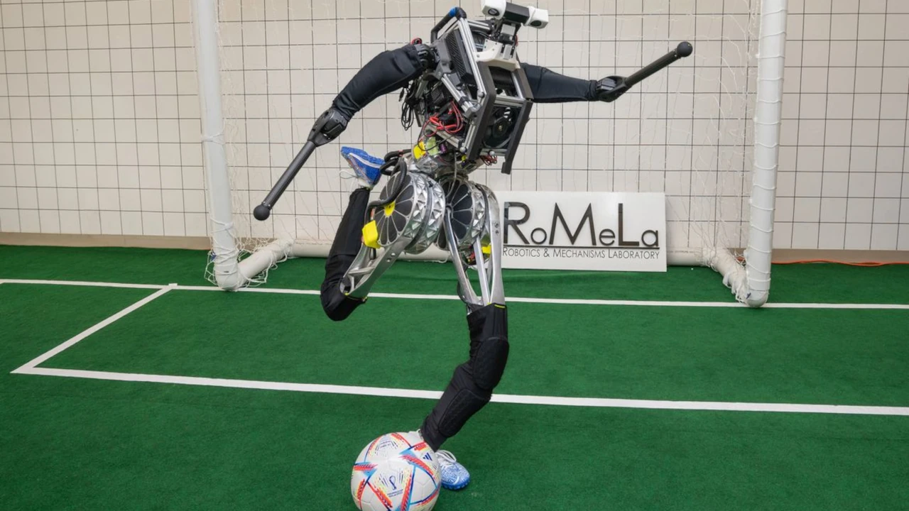 ARTEMIS, un robot humanoide que juega al futbol, está listo para salir al campo