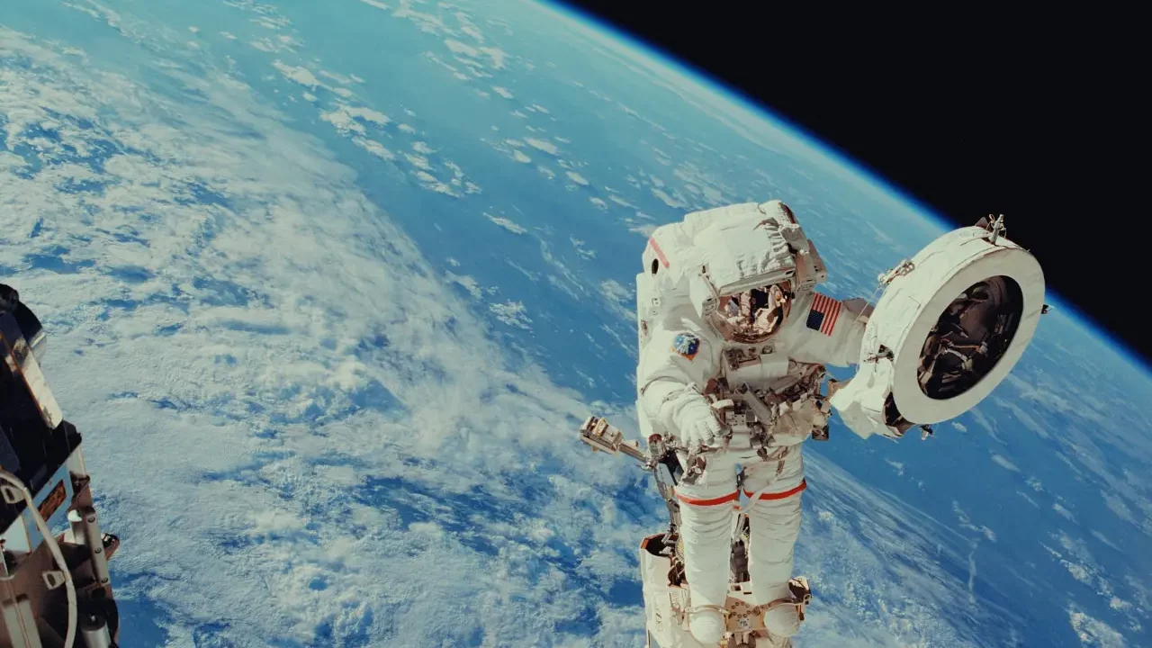 Astronautas chinos realizan la caminata espacial más larga de cualquier misión de ese país