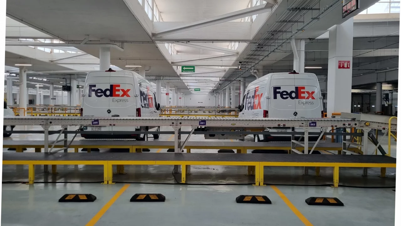FedEx abre 2 nuevas estaciones en CDMX; descarta migrar al AIFA en el mediano plazo