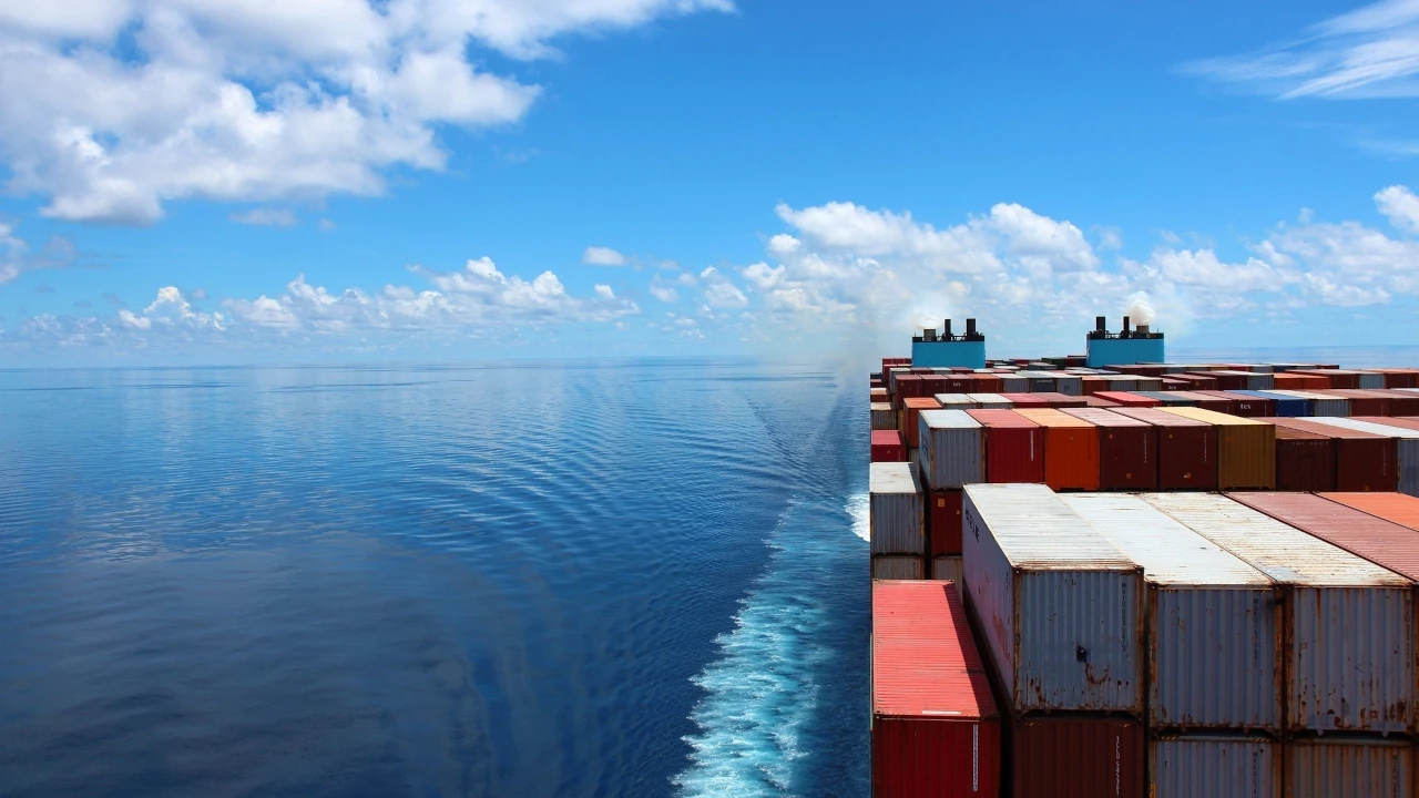 Comercio mundial cae un 1.3% por los ataques en el mar Rojo