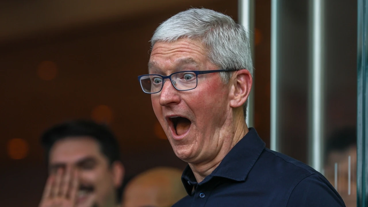 CEO de Apple, Tim Cook, es elogiado por los inversores mientras se prepara para un nuevo puesto