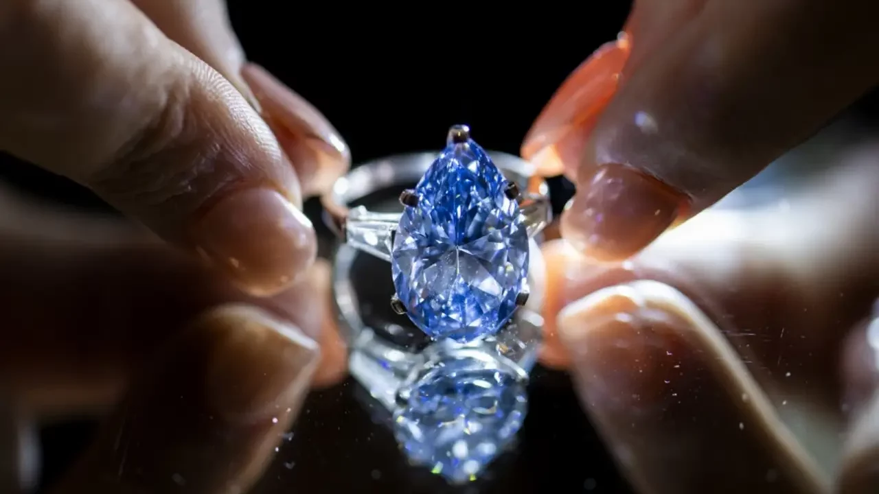 Sotheby’s subasta anillo ‘Laguna Blu’, una de las creaciones más selectas de Bulgari