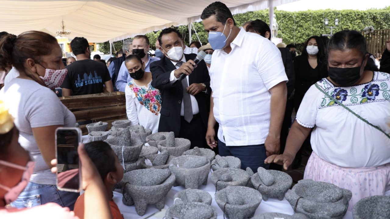 Molcajetes valen 300 dólares en Hong Kong; así fue su internacionalización