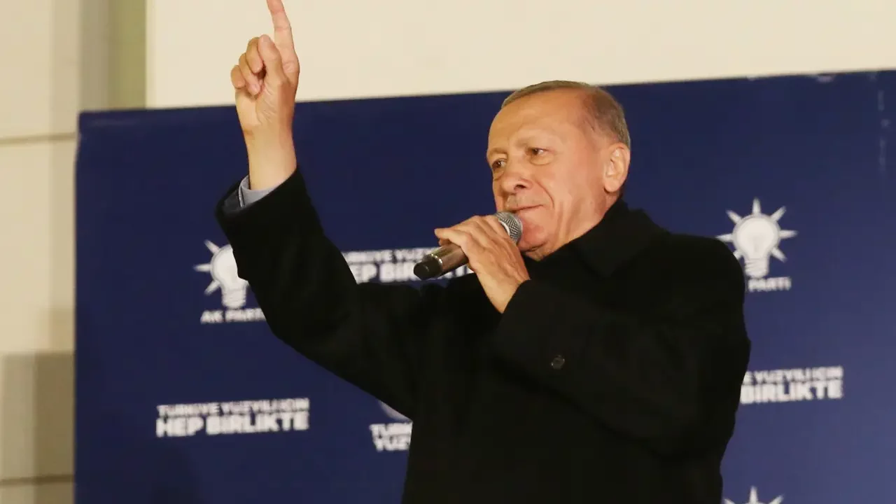 Presidente de Turquía gana sin mayoría absoluta las presidenciales; se decidirán en segunda vuelta
