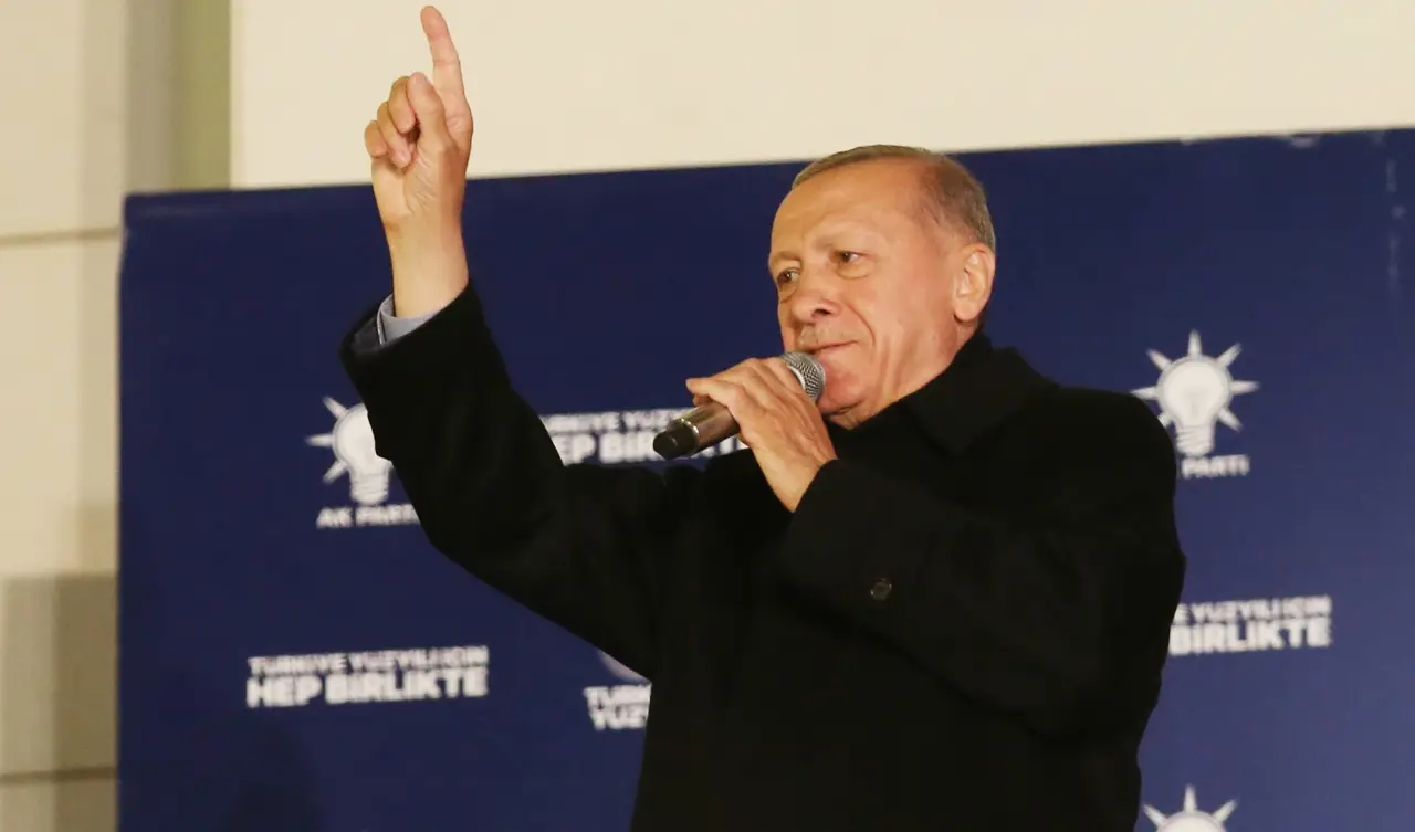 Presidente de Turquía gana sin mayoría absoluta las presidenciales; se decidirán en segunda vuelta