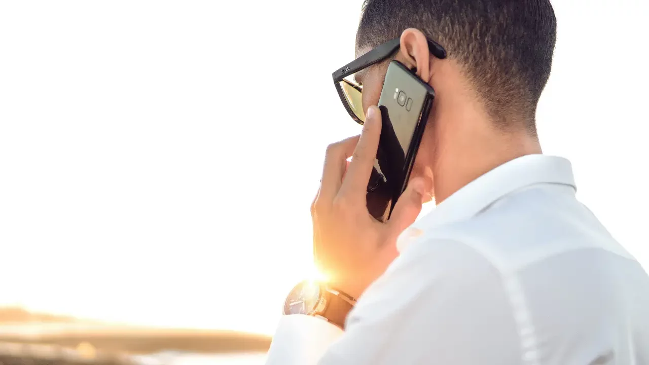 ¿Haces llamadas telefónicas muy extensas? Expertos dicen que aumentan riesgo de hipertensión