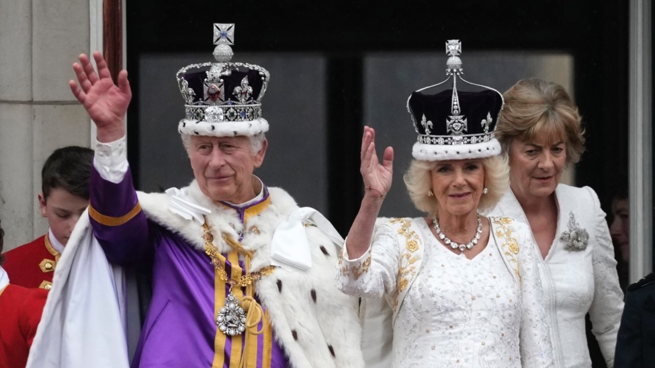 En emotiva ceremonia, Carlos III es coronado rey del Reino Unido