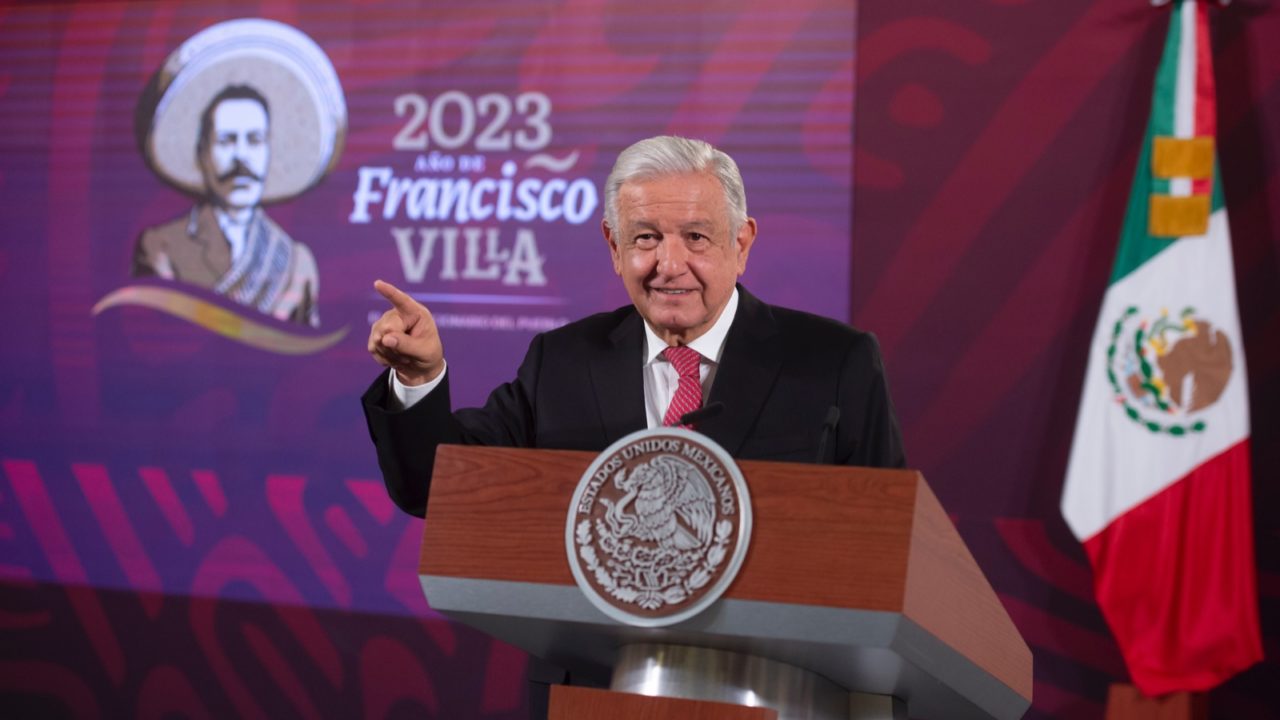 Que gobernadores de Texas y Florida propongan regular venta de armas y no castigar a migrantes: AMLO
