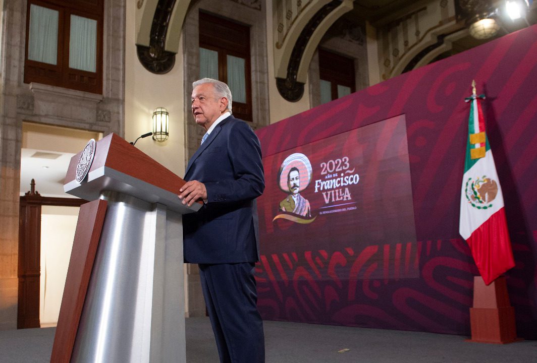 AMLO exhibe 40 beneficios de los ministros de la Corte por 73 mil mdp