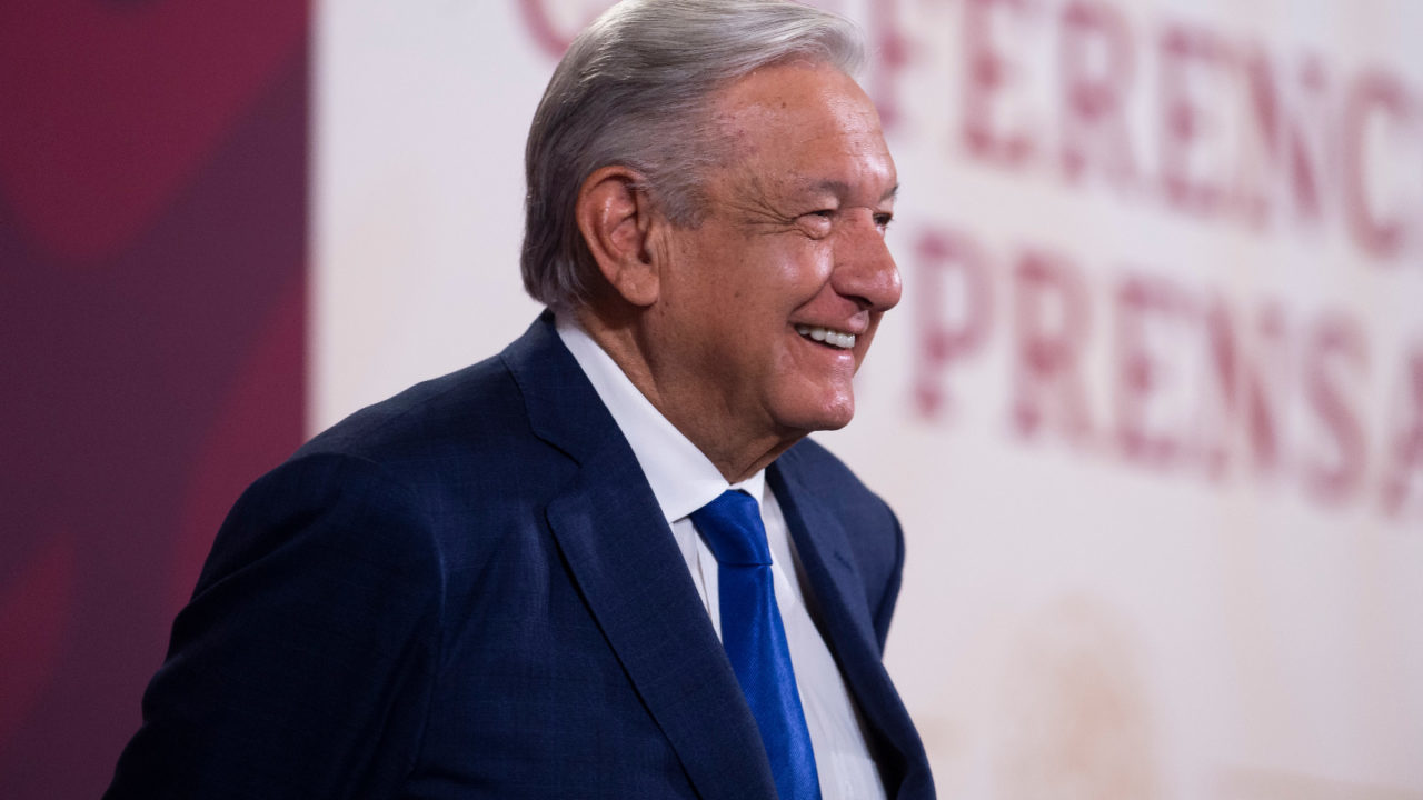 AMLO presume su alta aprobación en encuesta: ‘los conservadores no hacen nada por el pueblo’