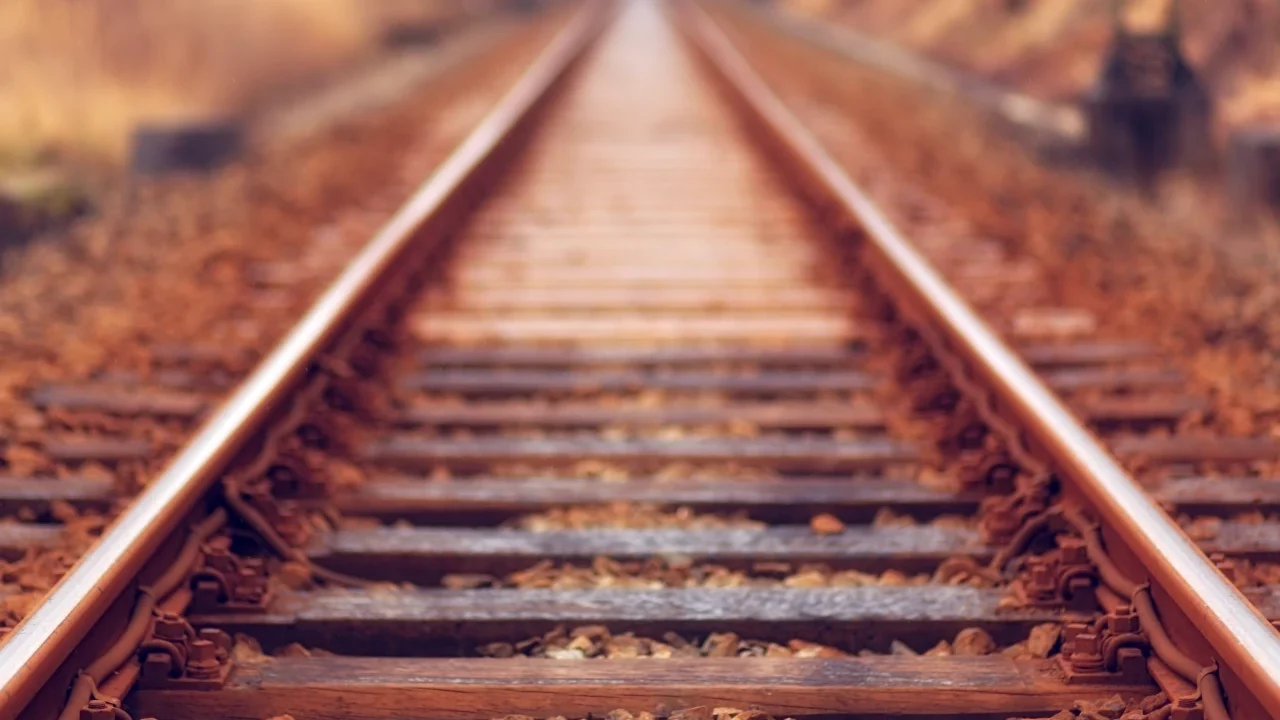 AMLO expropia tres tramos férreos a Ferrosur
