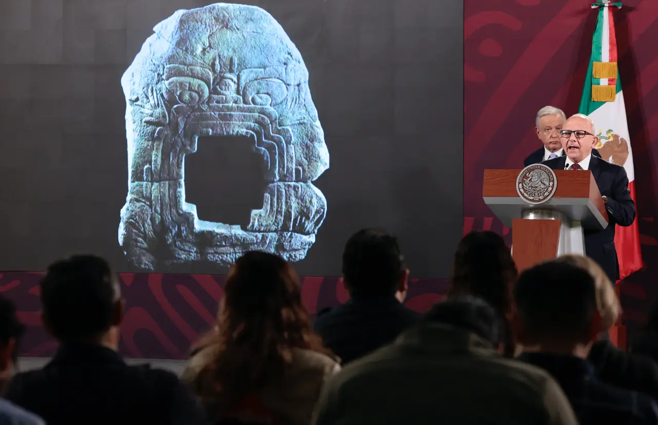 El ‘Portal del inframundo’, la pieza Olmeca más buscada, ya está de vuelta en México