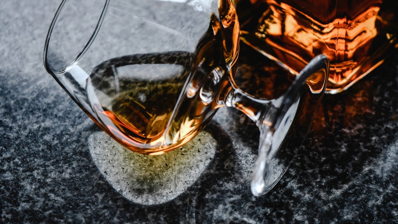 Recuperan botellas de whisky robadas en España, una de ellas valorada en 80,000 euros