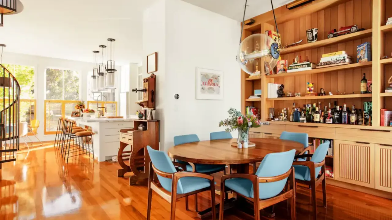 Fundador de Airbnb puso en renta una recámara de su casa, y esto pasó