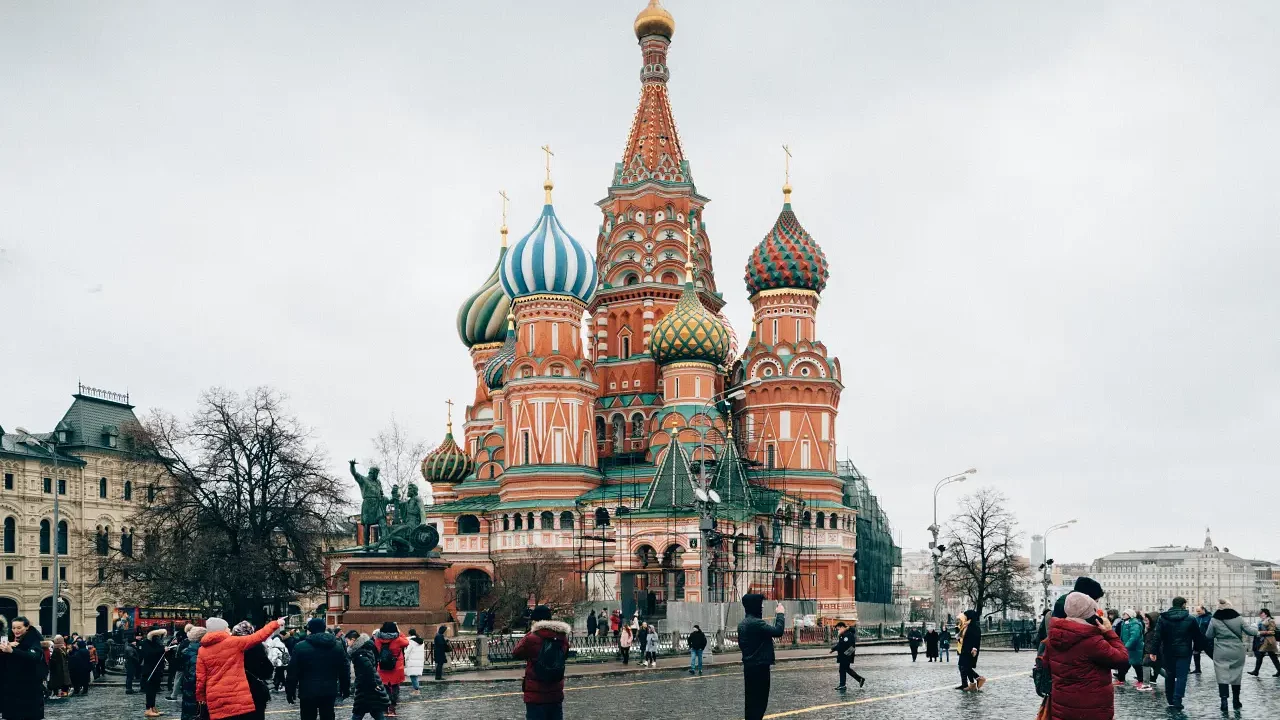 Mientras Trump descongela las relaciones, Rusia suma un nuevo enemigo público: Gran Bretaña