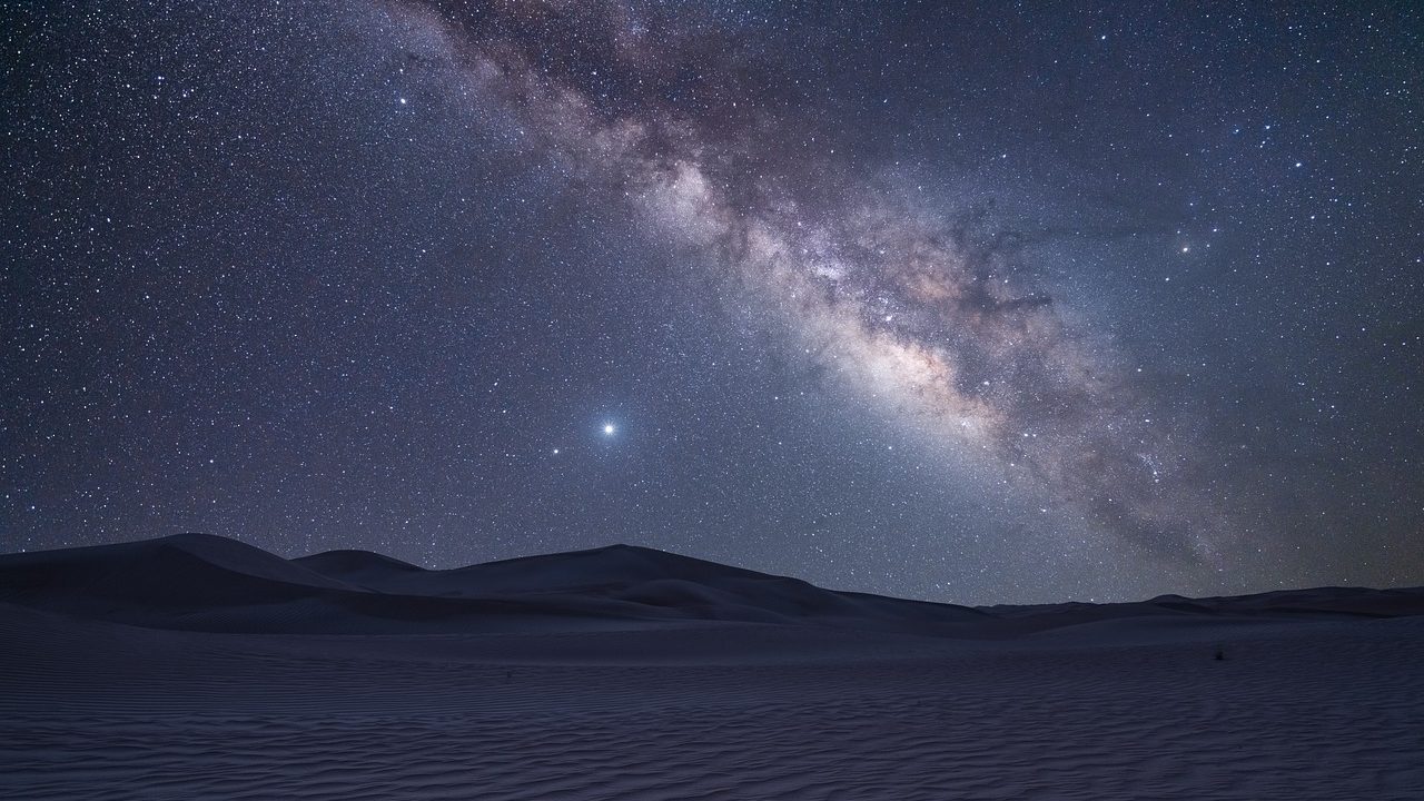 Astrónomos descubren una galaxia parecida a la Vía Láctea, pero mucho más grande