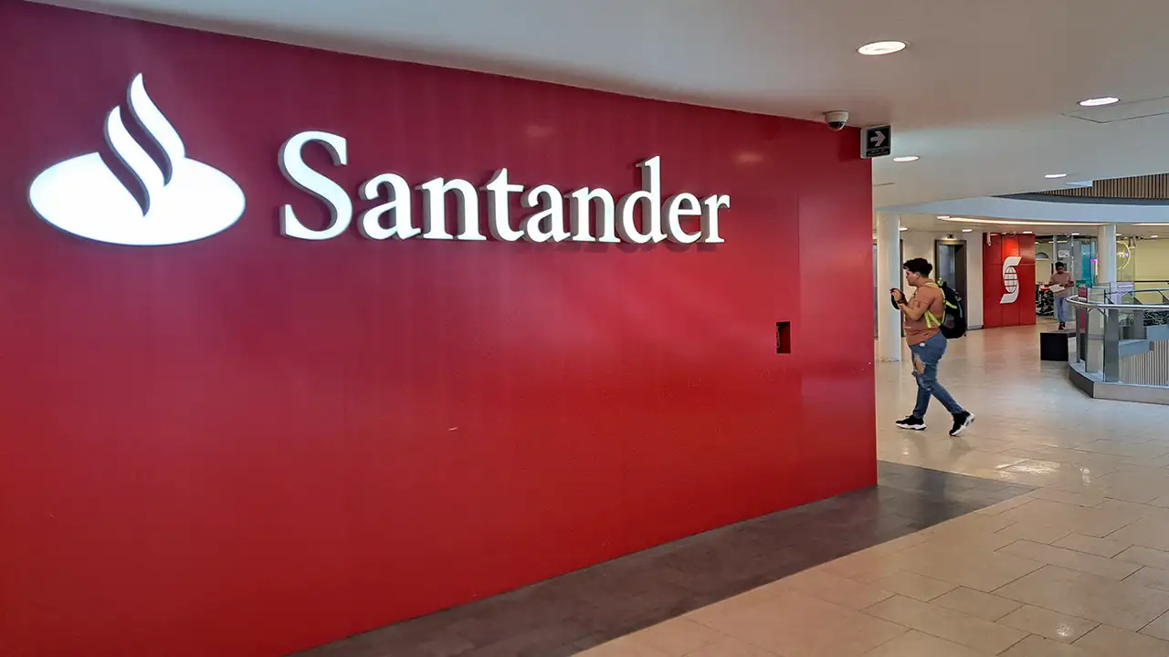 Banco Santander registra un nuevo récord en ganancias con un 15% más durante 2023
