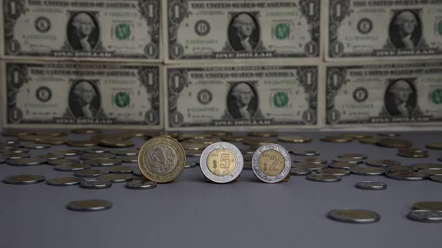 economia monedas billetes dolar