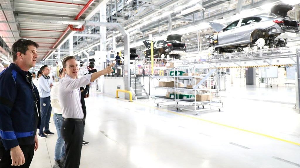 Manuel Velasco visita planta de BMW en SLP y propone detonar industria verde en el Bajío