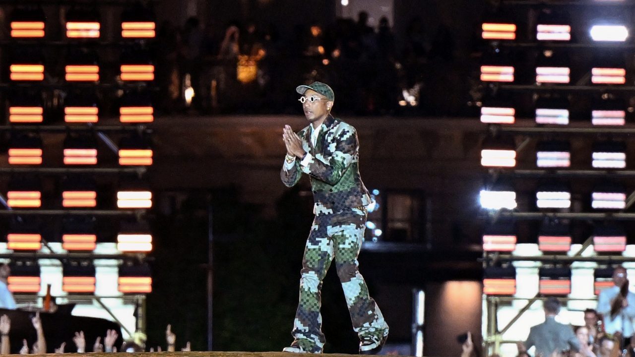Pharrell Williams muestra una nueva faceta en Louis Vuitton