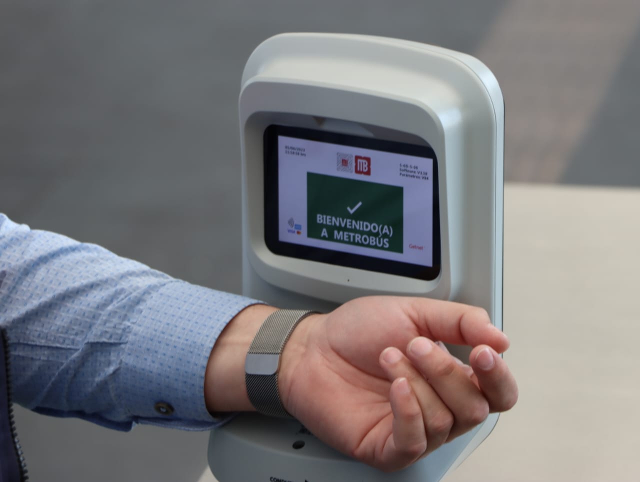 Metrobús suma esta nueva línea a los pagos con tarjeta bancaria sin contacto y ‘wearables’